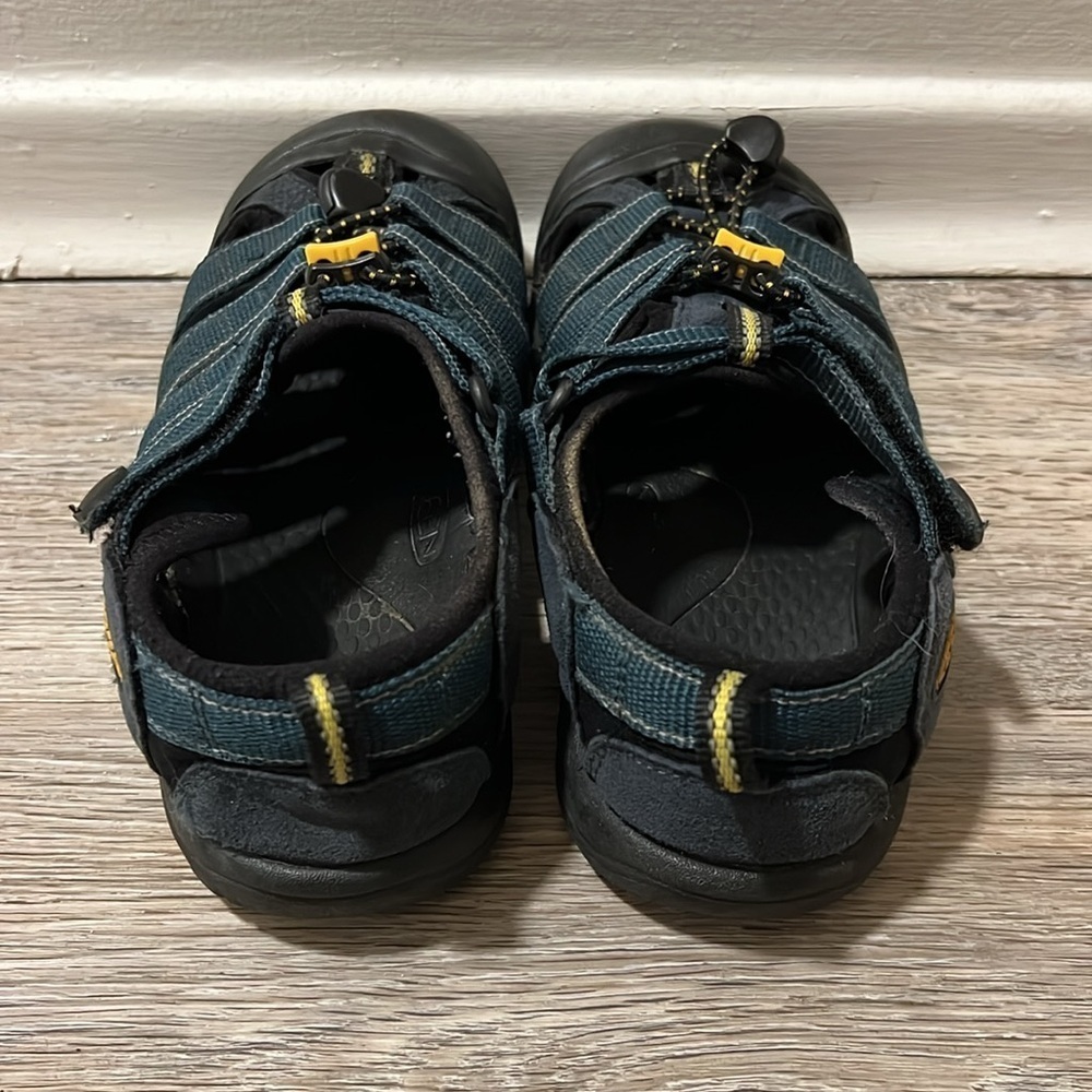 HOST PICK Keen Youth Sandals​​​​ - Picture 3 of 9